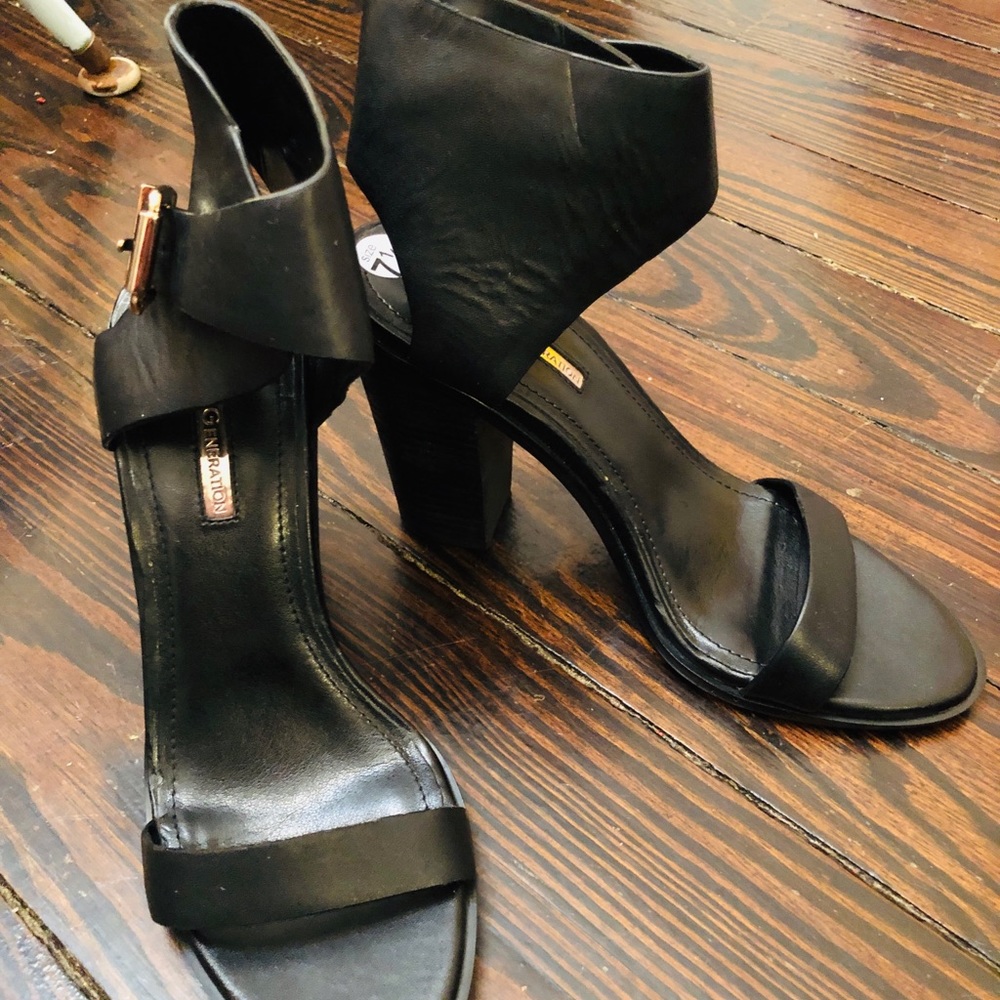 NWOT BCBG Chunky heels / sandals
